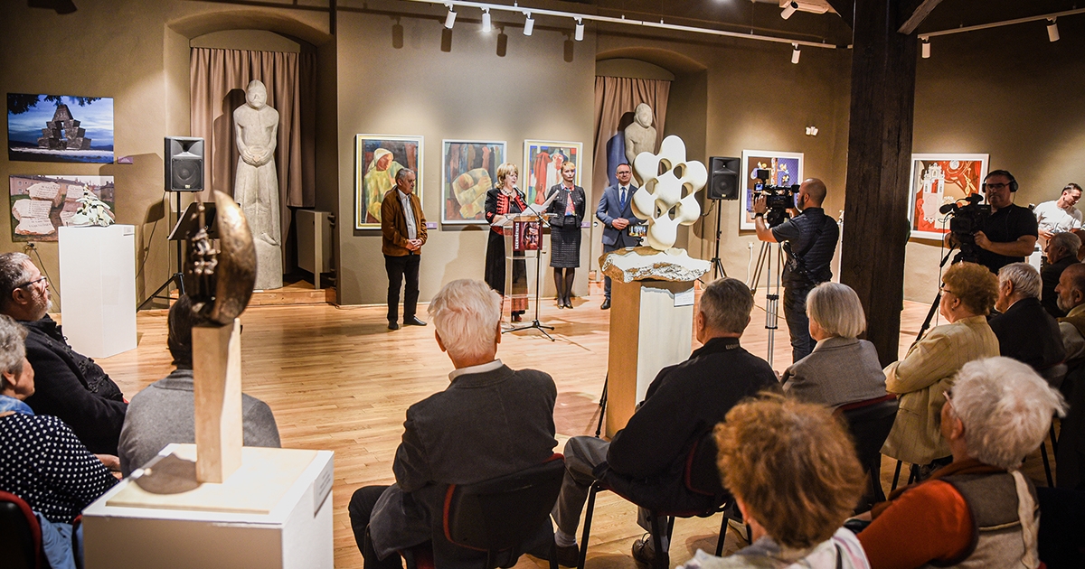 Szervátiusz Jenő-díjas művészek alkotásai a Csíki Székely Múzeumban